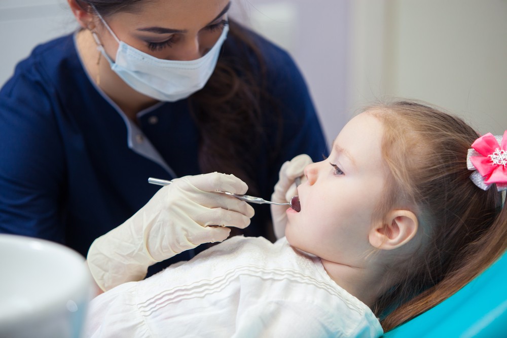 5 Συμβουλές για μια εύκολη πρώτη επίσκεψη στον οδοντίατρο για το παιδί σας