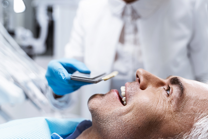 Πόσος χρόνος διαρκεί μια διαδικασία οδοντικού εμφυτεύματος;